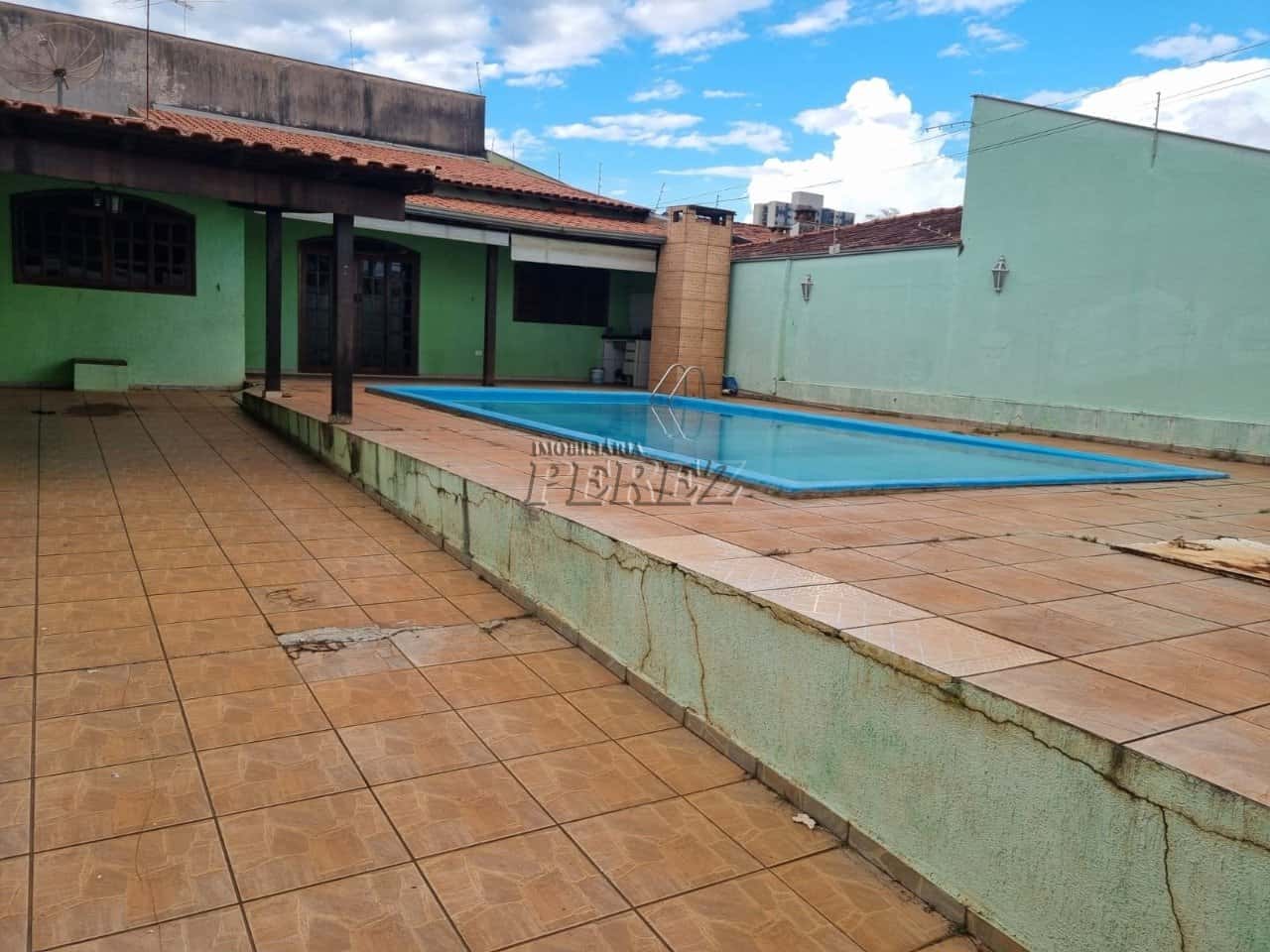 Casa à venda no Jardim Pacaembu, região norte de Londrina — foto principal