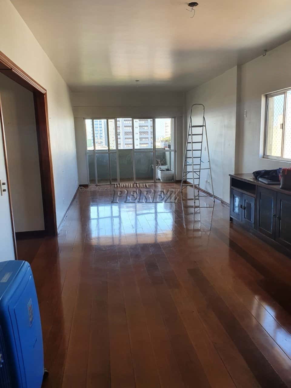 Apartamento à venda no Edifício Residencial Rio de Janeiro no centro de Londrina — foto principal