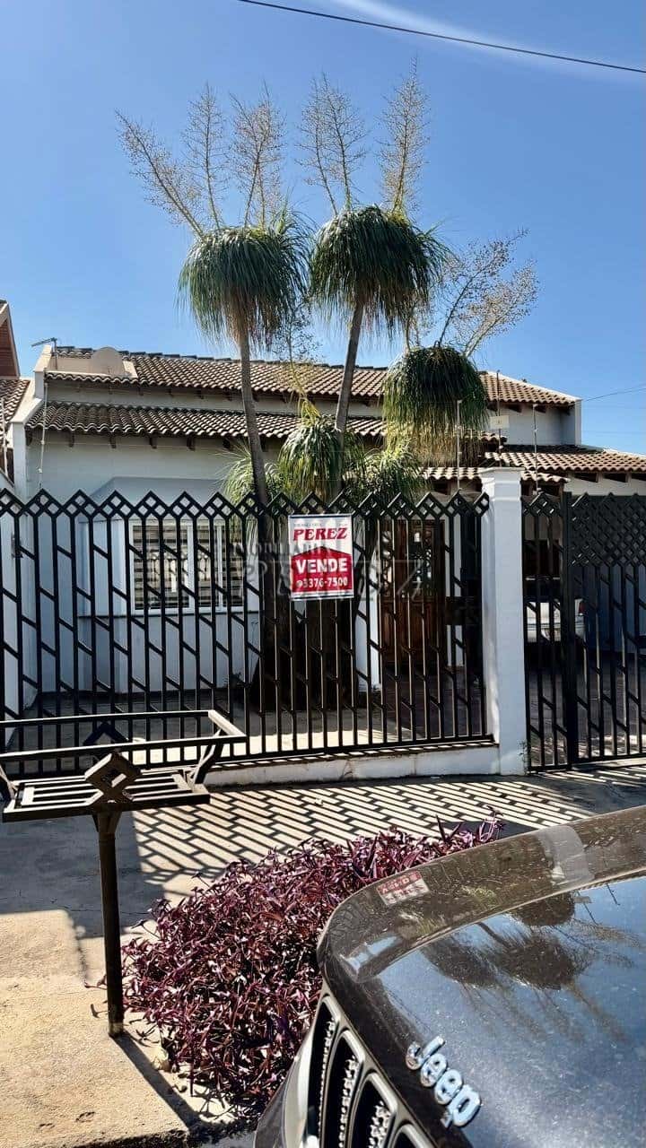Casa e terreno à venda no Jardim Oriente, região Leste de Londrina — foto principal