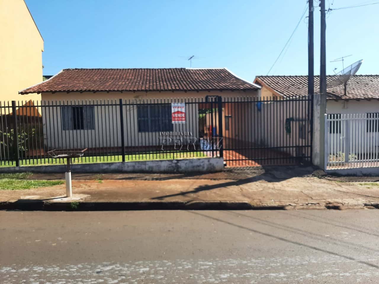 Casa à venda no Jardim California em Londrina - Rua Pitágoras — foto principal