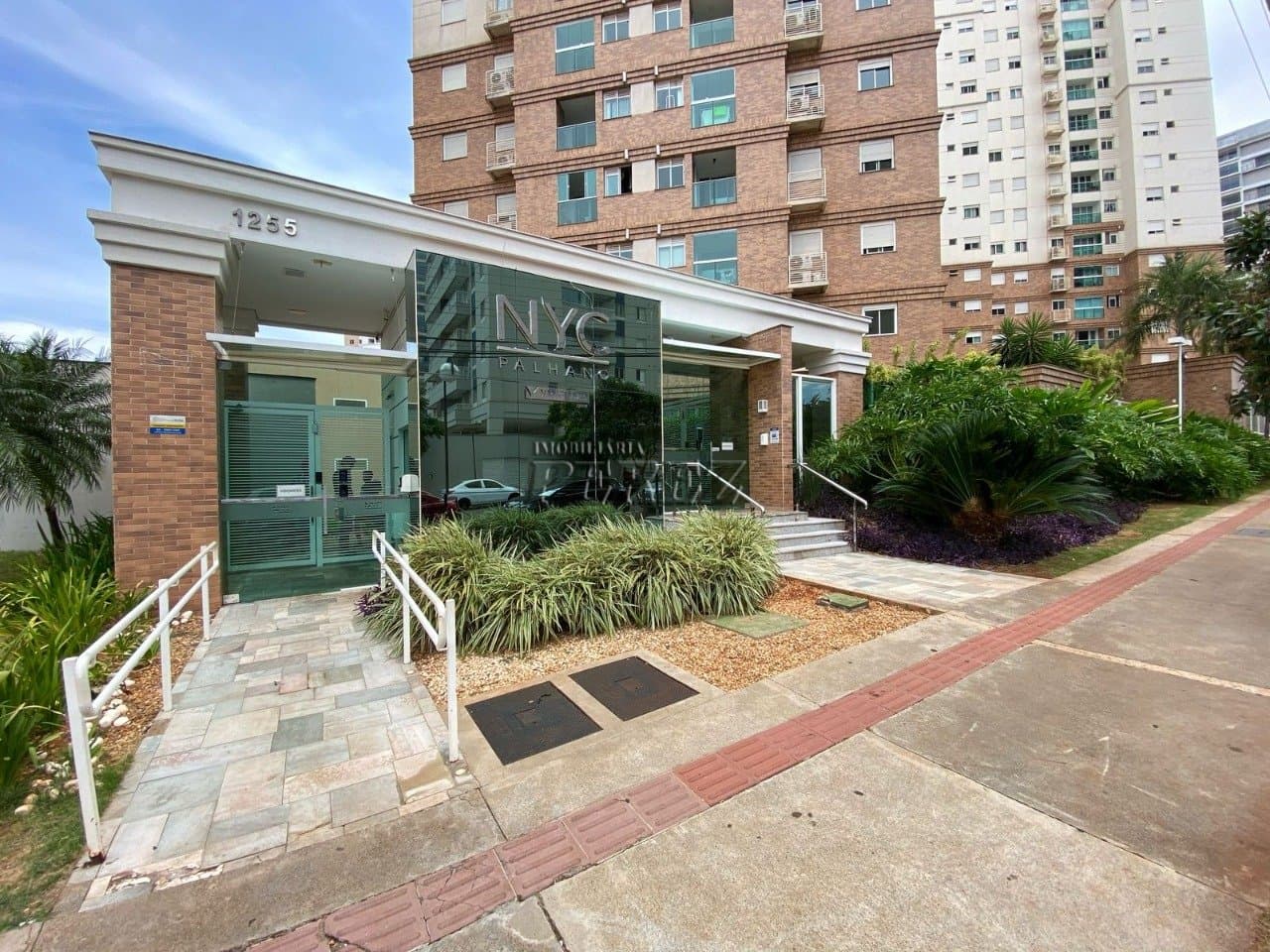 Apartamento mobiliado à venda e locação no NYC Palhano, na região sul em Londrina.