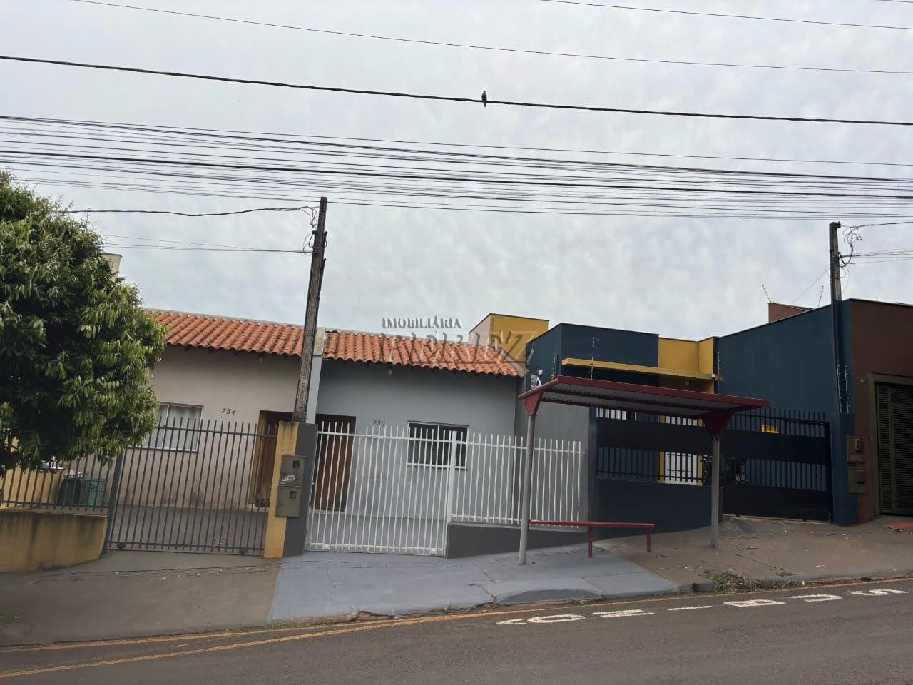 Casa geminada à venda no Jardim Beleville na região norte de Londrina