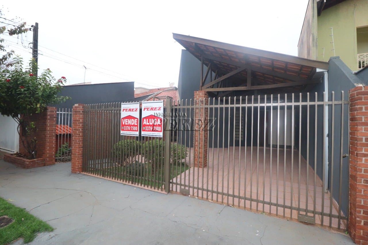 Casa à venda no Jardim Tarumã, região leste de Londrina.