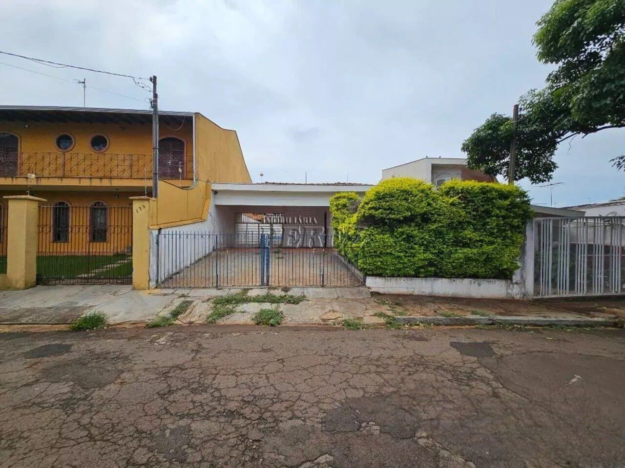 Casa a venda na Rua Guarapuava - Região central de Londrina