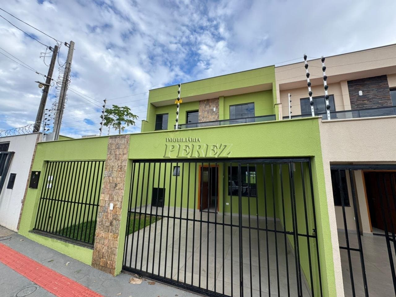 Sobrado à venda na região leste de Londrina - Portal dos Pioneiros