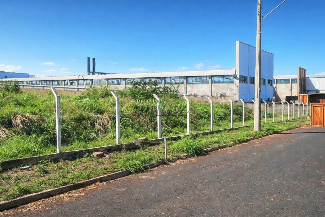 Terreno à venda na região oeste de Londrina - Leonor