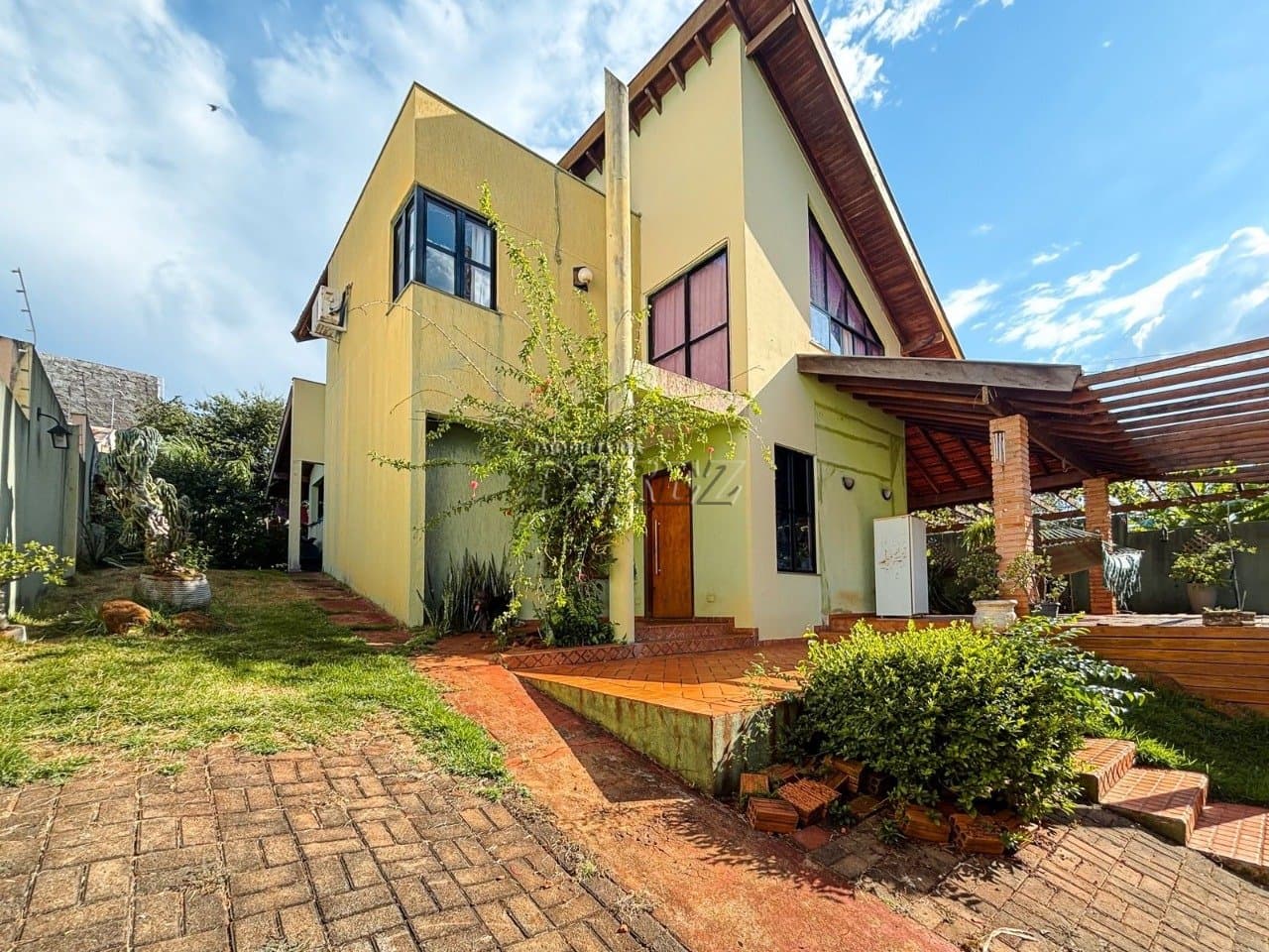 Sobrado à venda no Parque Residencial Alcântara - Região sul de Londrina