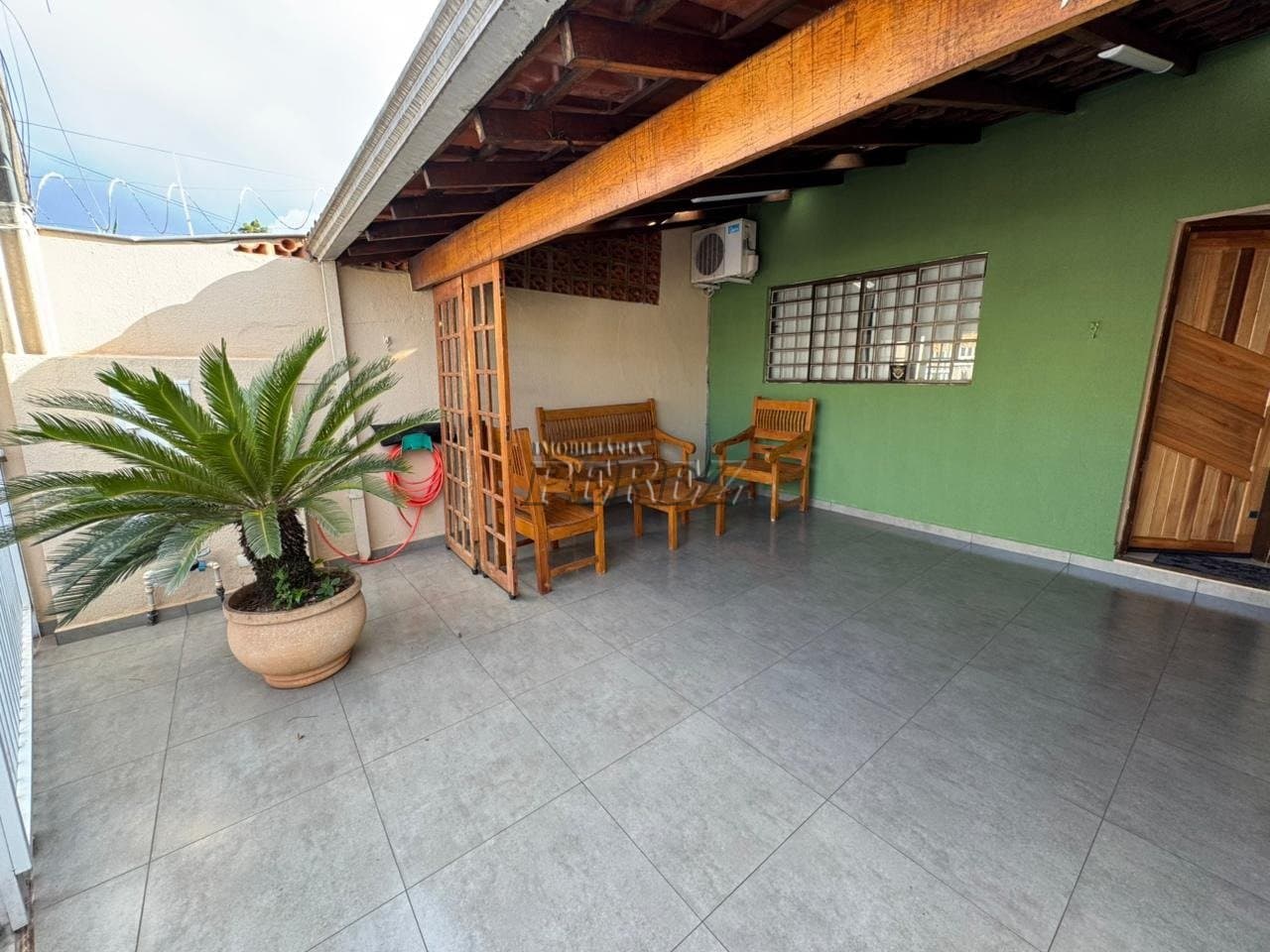 Casa à venda na região oeste de Londrina