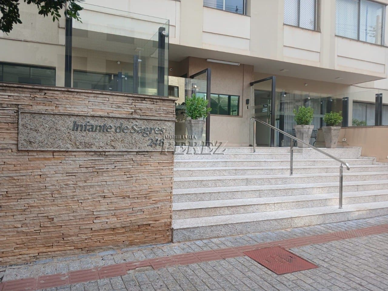 Apartamento à venda no Edifício Infante de Sagres no centro de Londrina