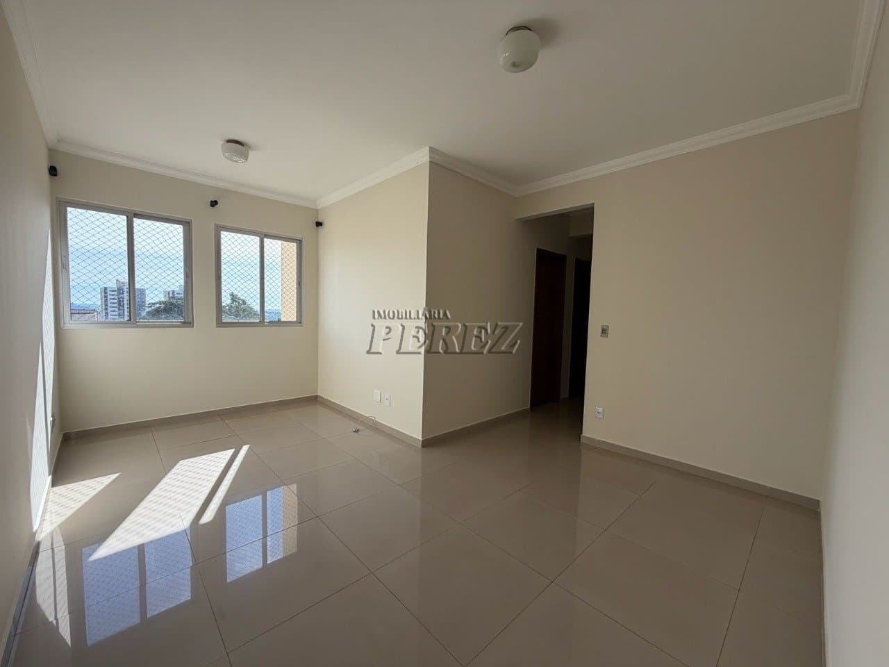 Apartamento à venda no Edifício Guilherme Baer na região leste de Londrina