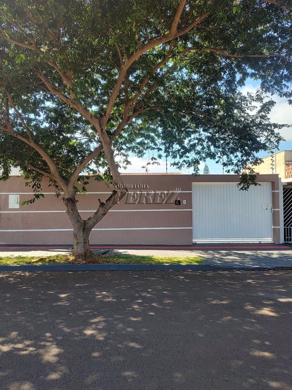 Casa à venda na região leste de Londrina - Bairro Pequena Londres