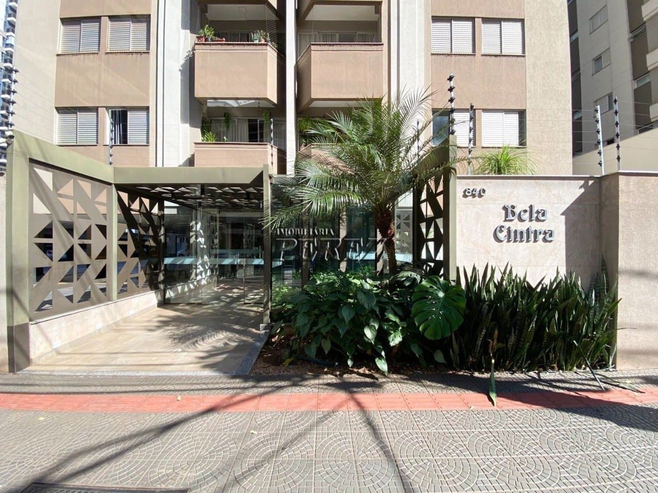Apartamento à venda no Edifício Bela Cintra - Rua Paranaguá no centro de Londrina