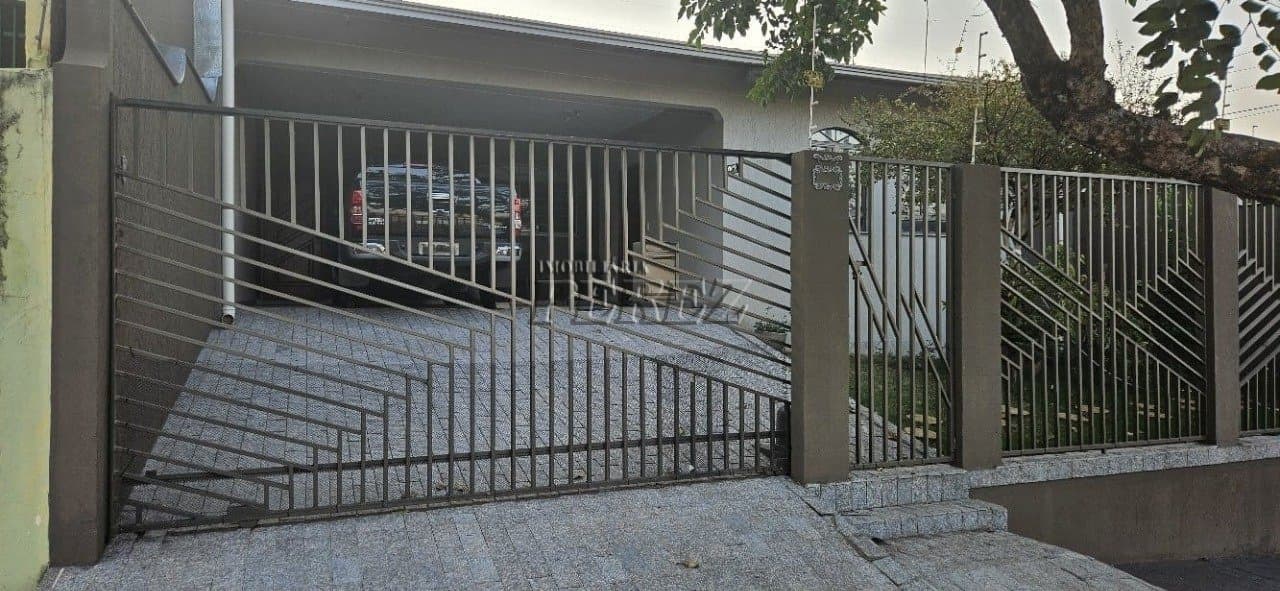 Casa à venda na região leste de Londrina - Califórnia