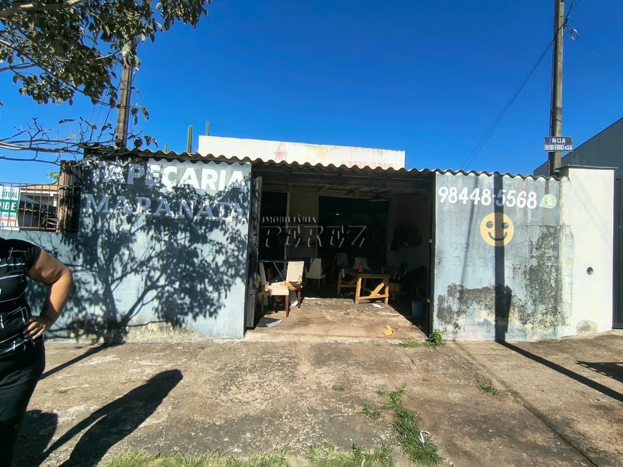 Casa e barracão à venda no Jardim Franciscato, região sul de Londrina
