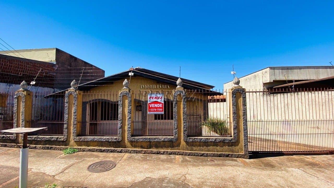 Casa à venda no Jardim California na região leste de Londrina