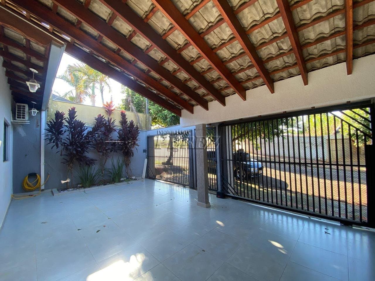 Casa à venda no Jardim Tarobá, região sul de Londrina
