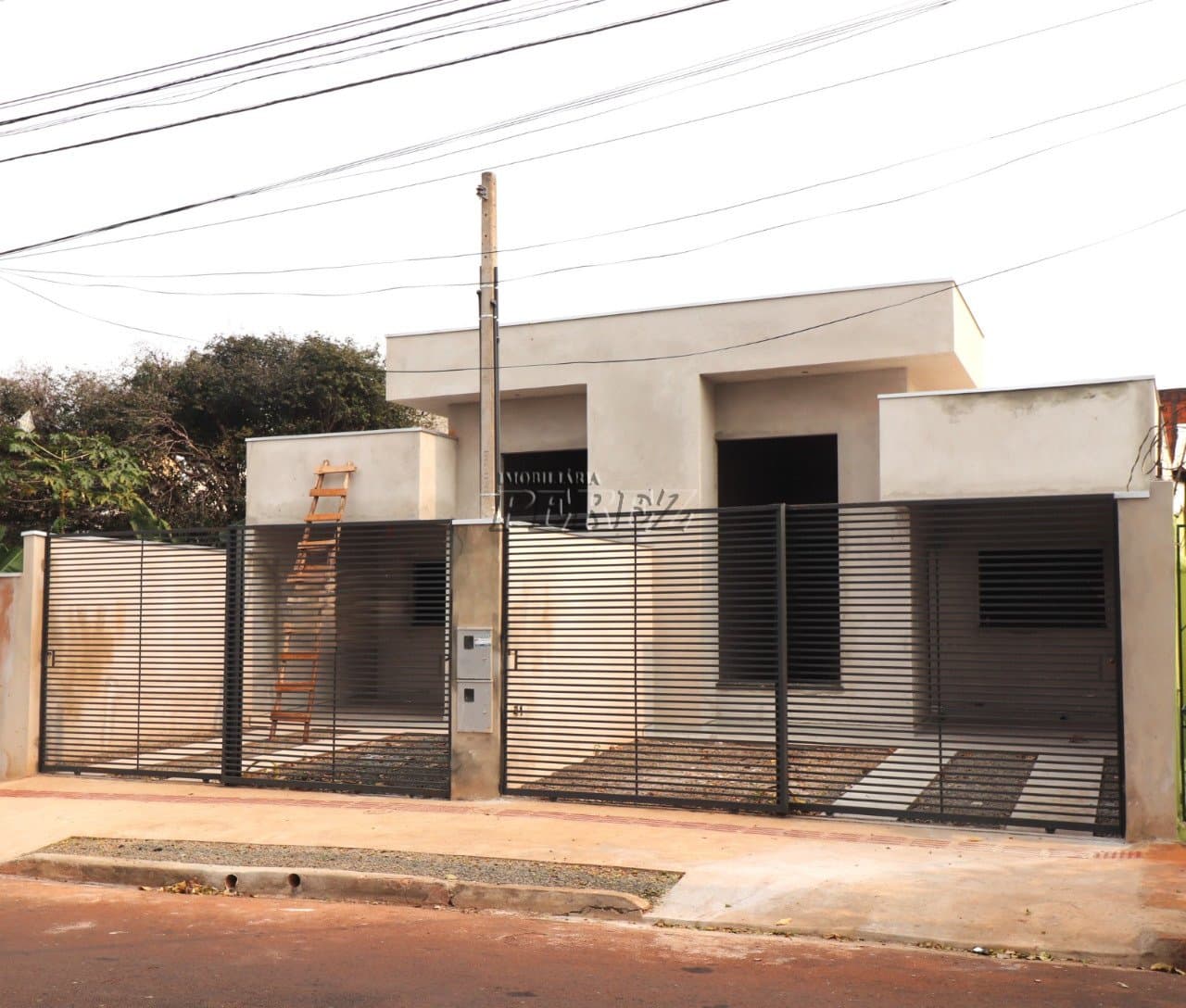 Casa à venda no Jardim Leonor, região oeste de Londrina