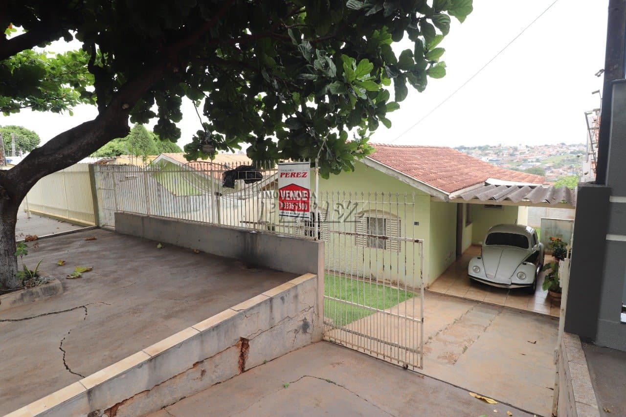 Casa à venda no Jardim Carnascialli, região norte de Londrina