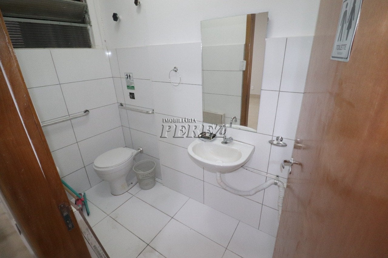 Sala comercial à venda e locação no centro de Londrina - Edifício Oscar Fuganti.