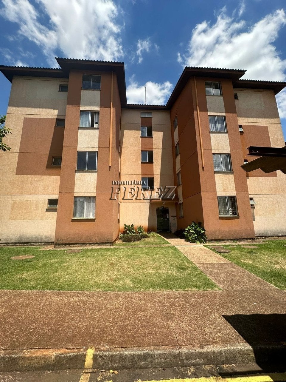 Apartamento à venda no Edifício Anselmo Vedoato na região norte de Londrina - Nova Olinda