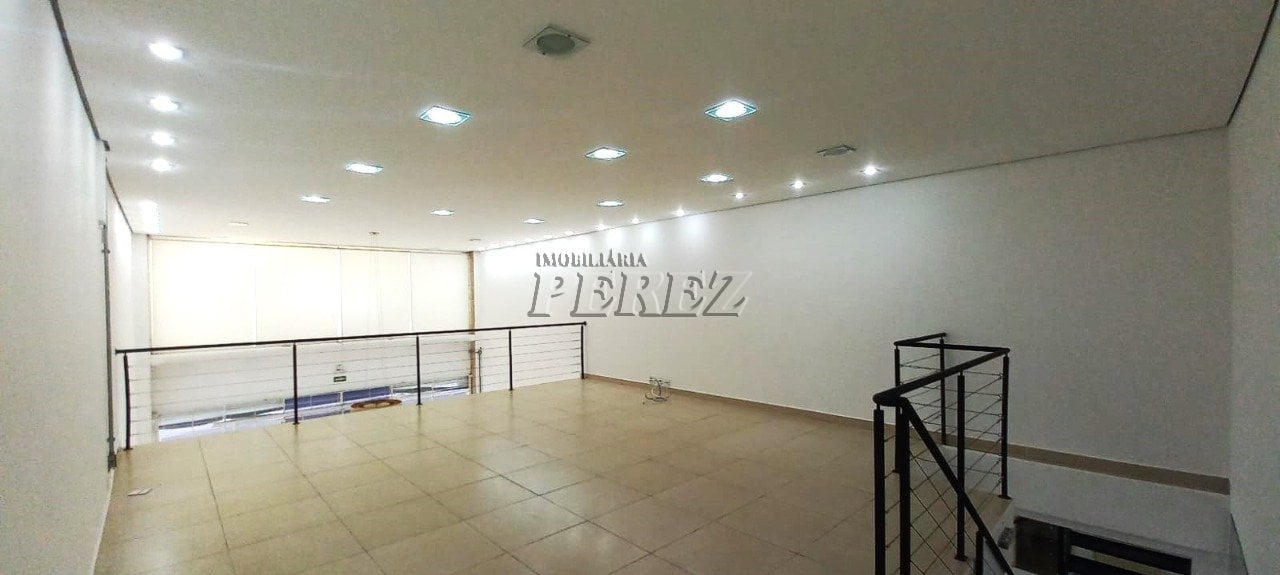 Loja comercial para alugar na Av. Marinngá em Londrina.