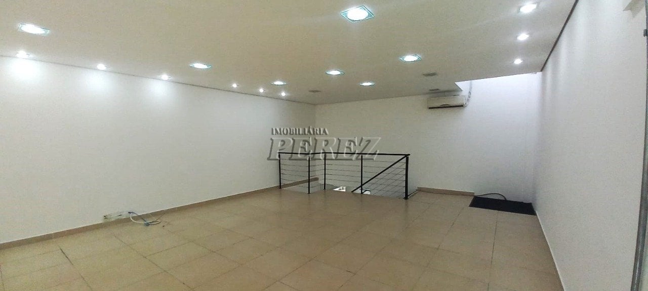 Loja comercial para alugar na Av. Marinngá em Londrina.