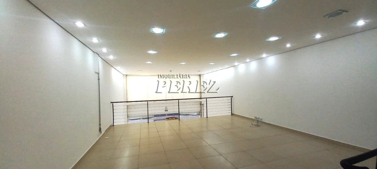 Loja comercial para alugar na Av. Marinngá em Londrina.