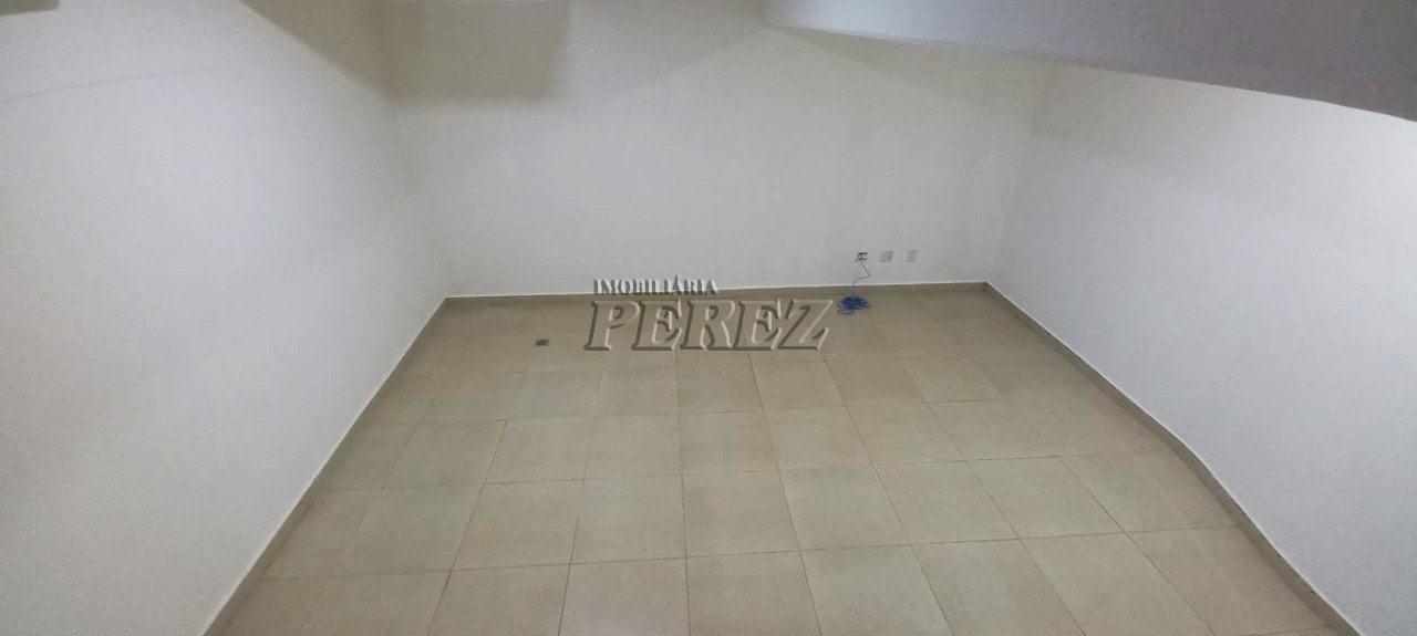 Loja comercial para alugar na Av. Marinngá em Londrina.