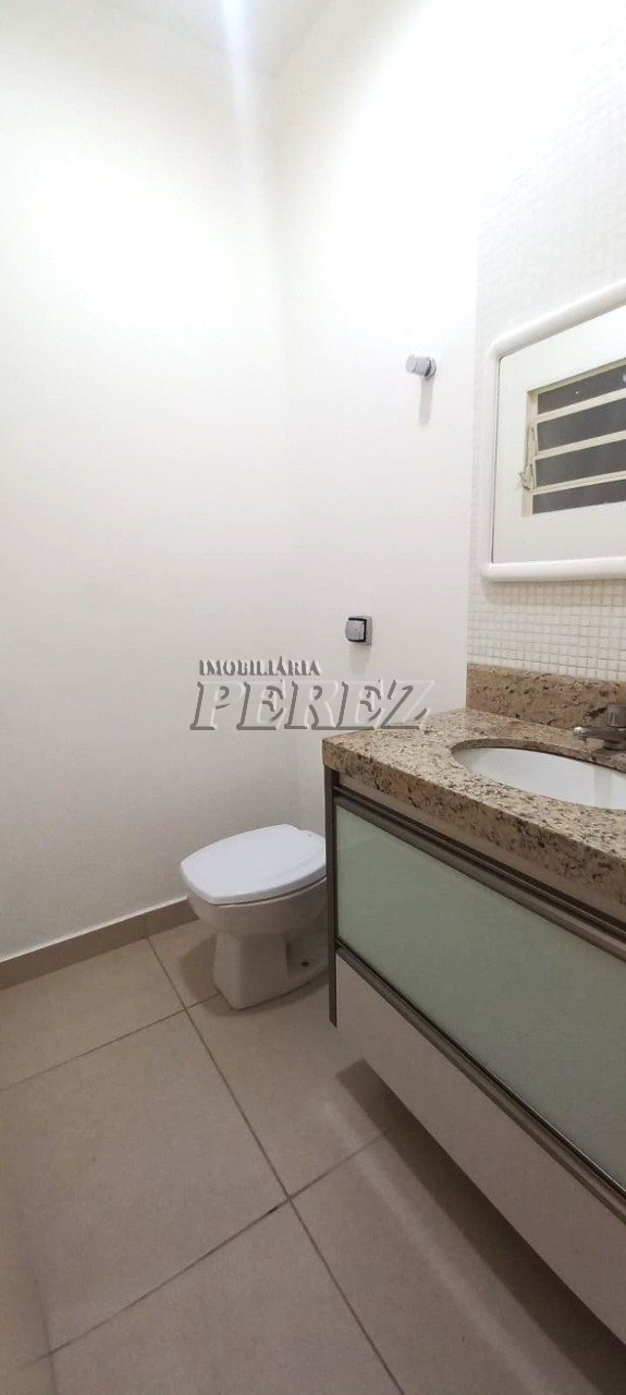 Loja comercial para alugar na Av. Marinngá em Londrina.