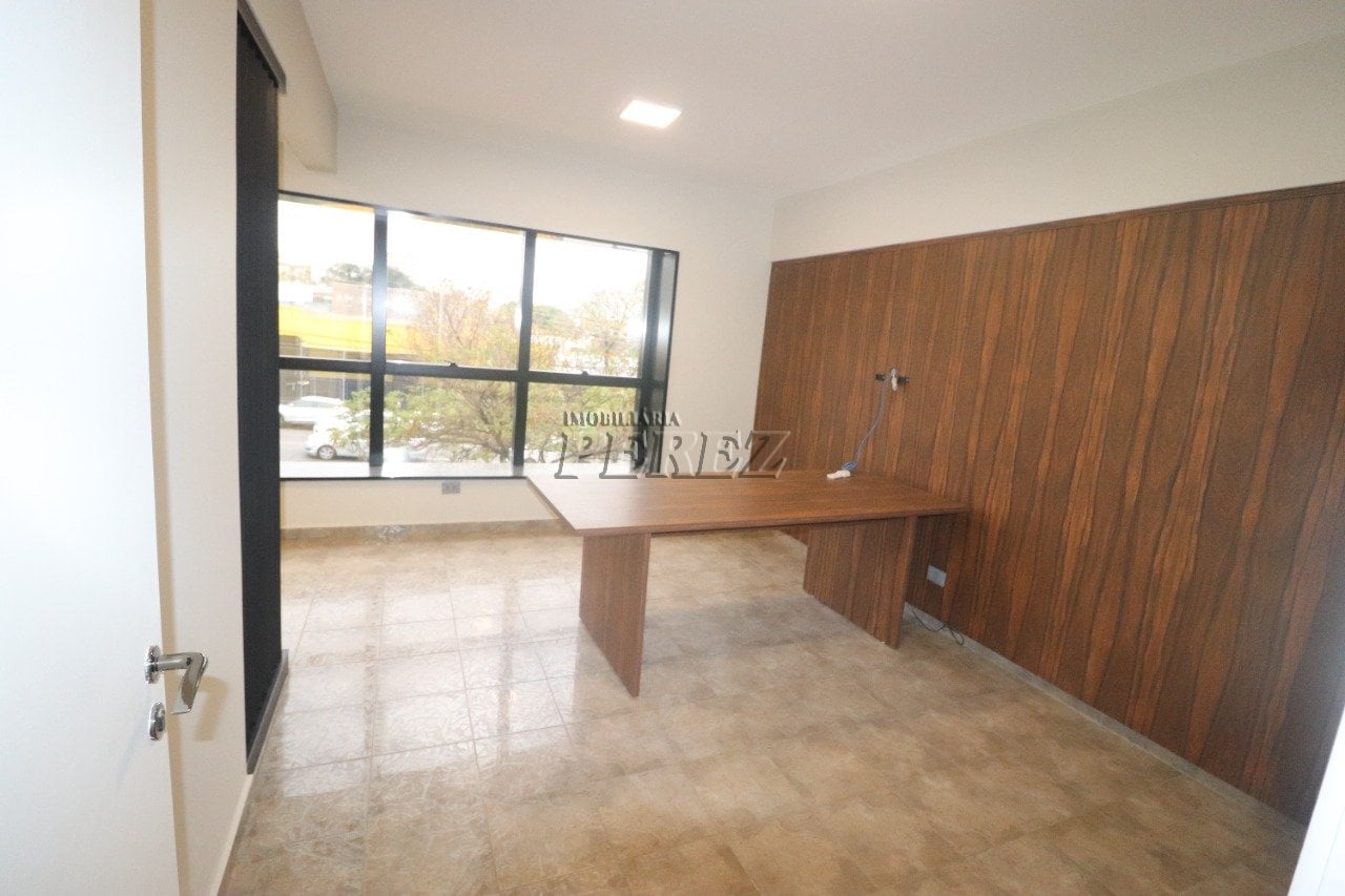 Sala para alugar no Edifício Comercial Perez, em localização estratégica no centro de Londrina