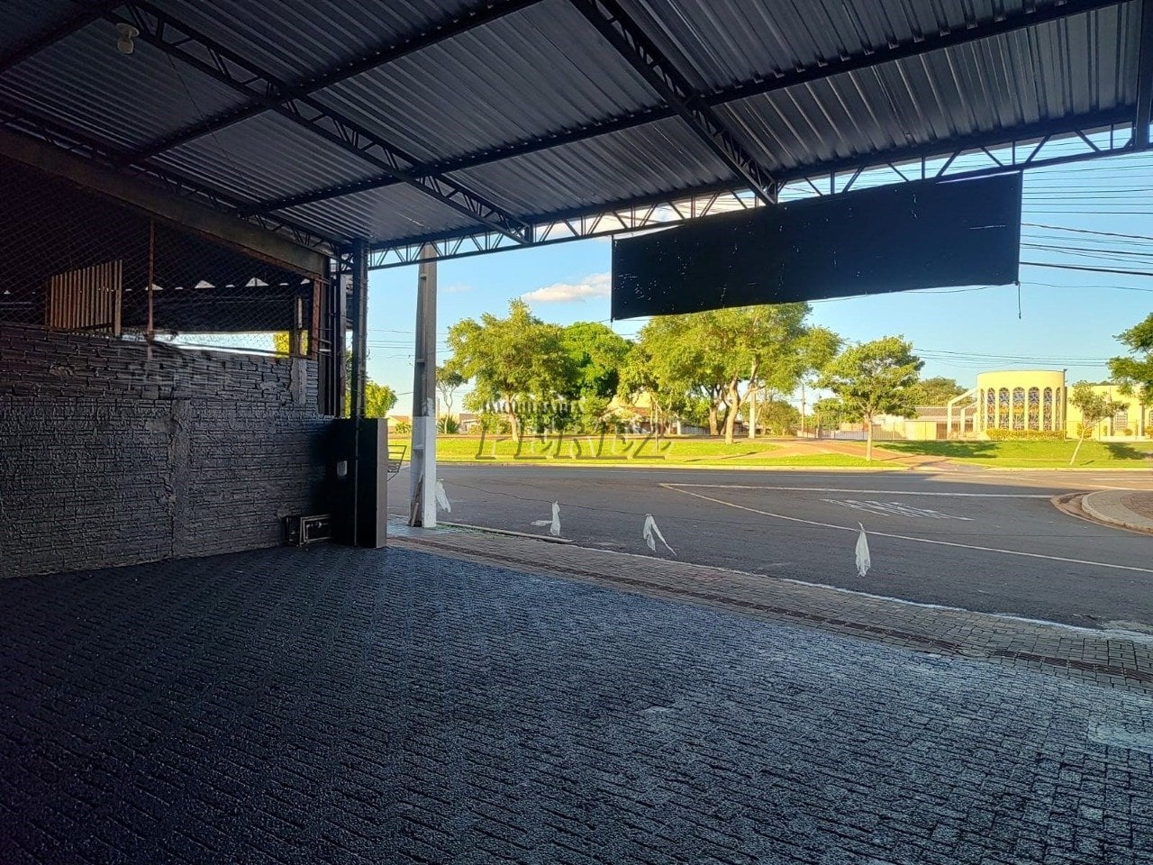 Salão comercial para alugar na Av. Saul Elkind - Região norte de Londrina