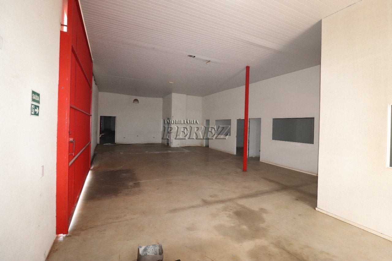 Barracão com patio para alugar no centro de Londrina - Jardim Guaporé
