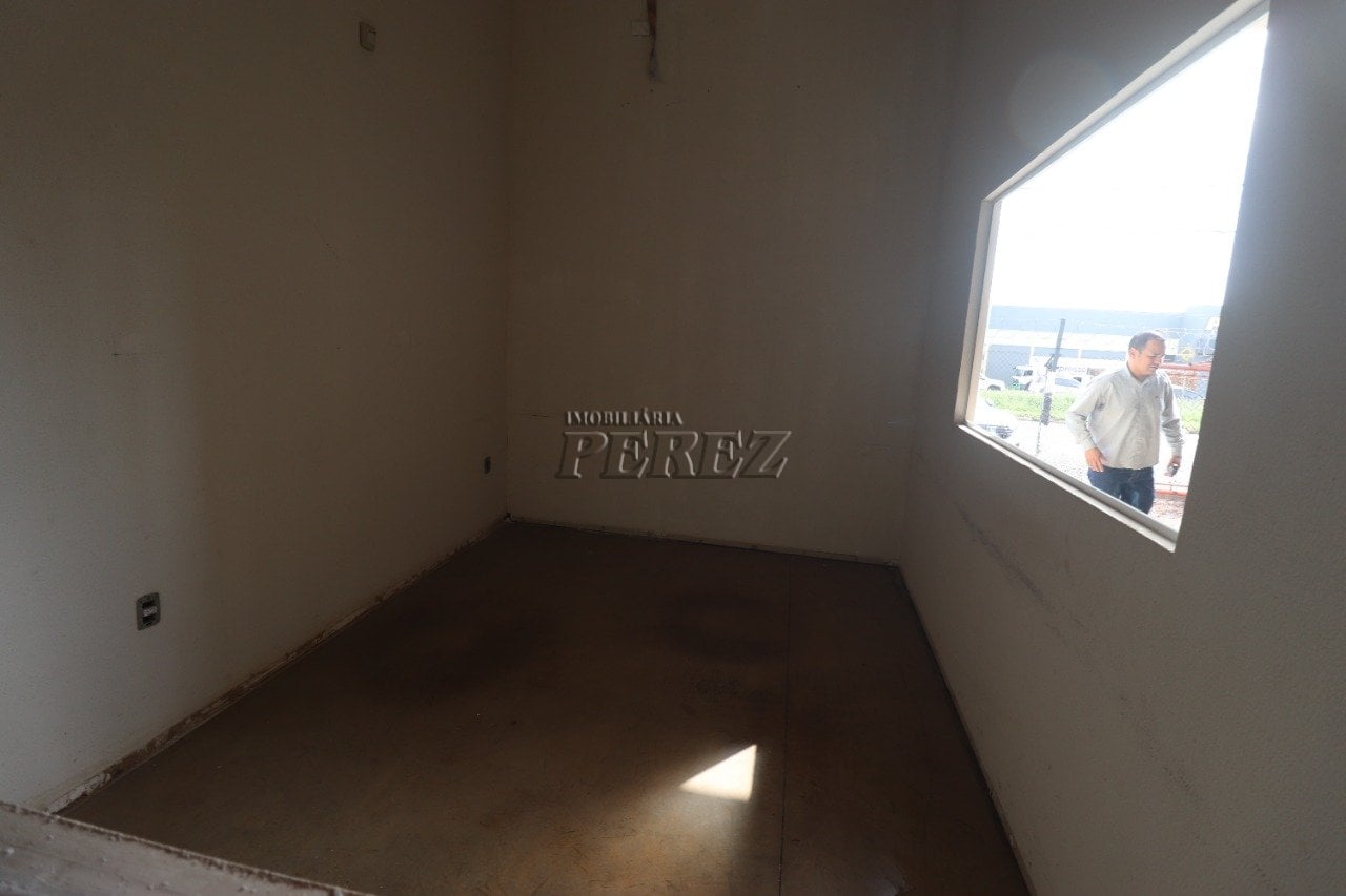 Barracão com patio para alugar no centro de Londrina - Jardim Guaporé