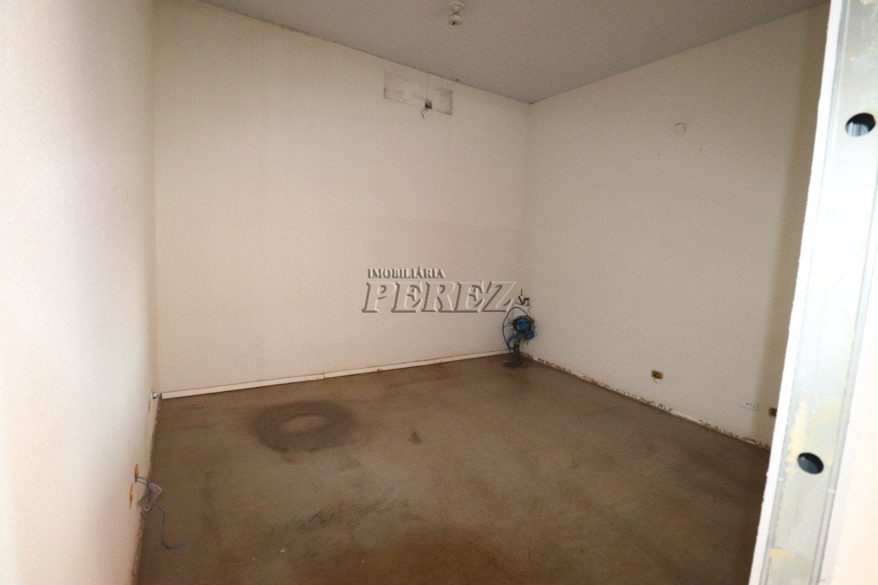 Barracão com patio para alugar no centro de Londrina - Jardim Guaporé