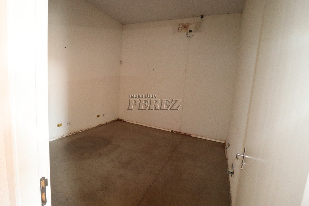Barracão com patio para alugar no centro de Londrina - Jardim Guaporé