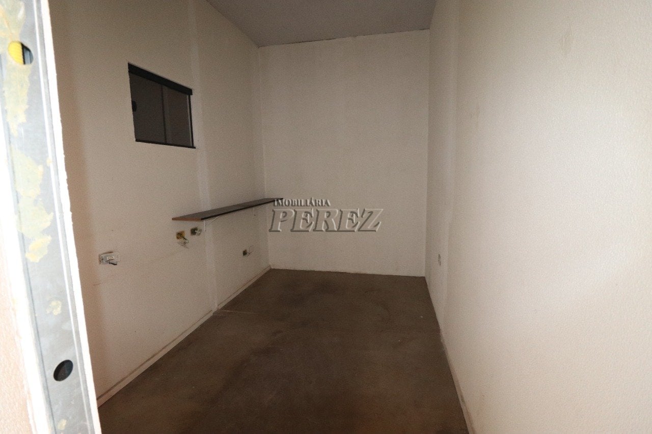 Barracão com patio para alugar no centro de Londrina - Jardim Guaporé