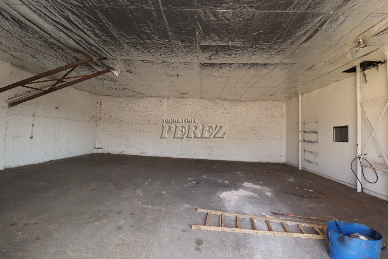 Barracão com patio para alugar no centro de Londrina - Jardim Guaporé