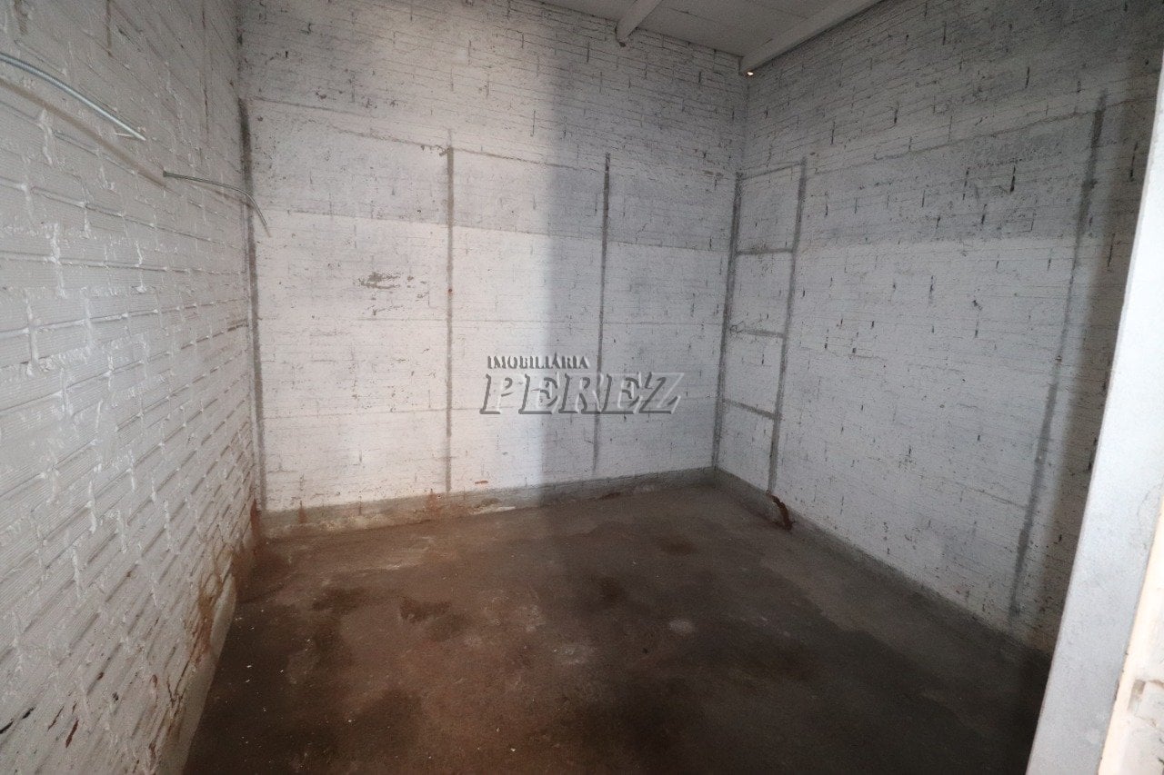 Barracão com patio para alugar no centro de Londrina - Jardim Guaporé