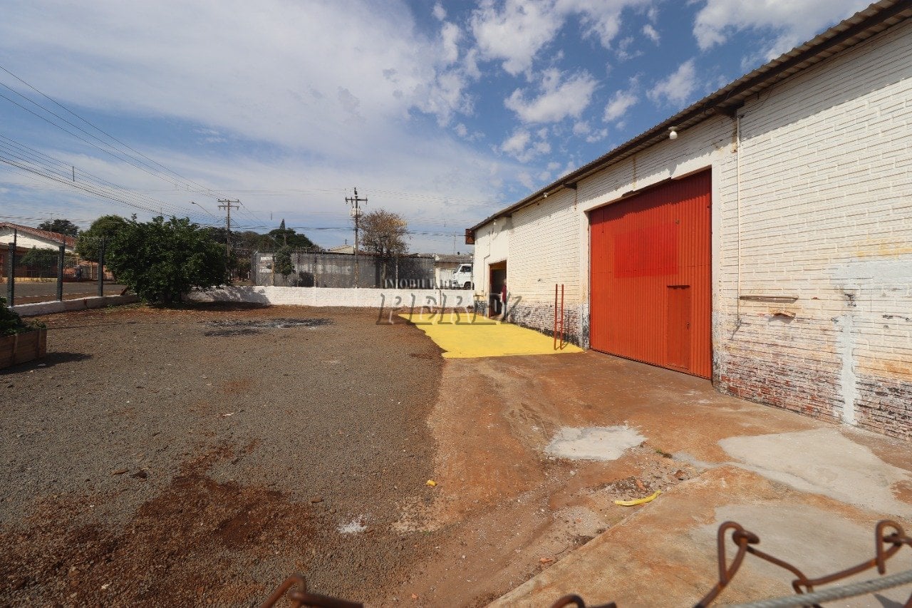 Barracão com patio para alugar no centro de Londrina - Jardim Guaporé