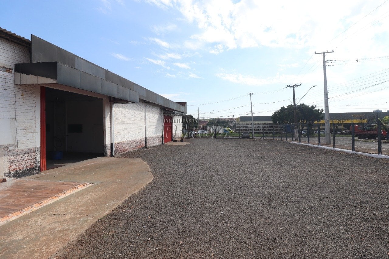 Barracão com patio para alugar no centro de Londrina - Jardim Guaporé