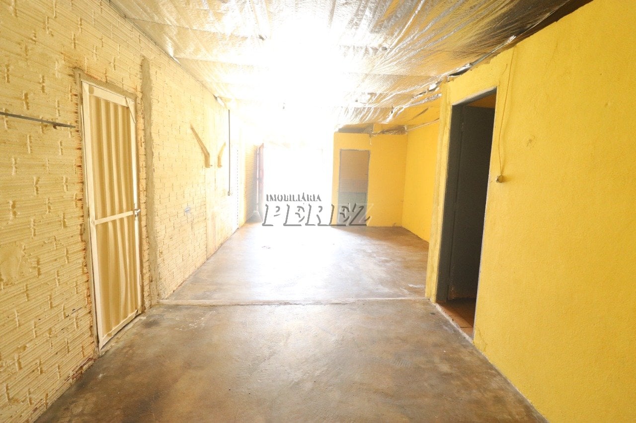 Barracão com patio para alugar no centro de Londrina - Jardim Guaporé
