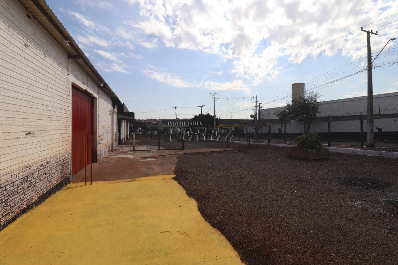 Barracão com patio para alugar no centro de Londrina - Jardim Guaporé