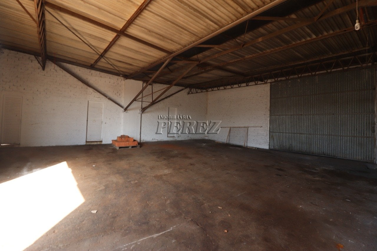 Barracão com patio para alugar no centro de Londrina - Jardim Guaporé