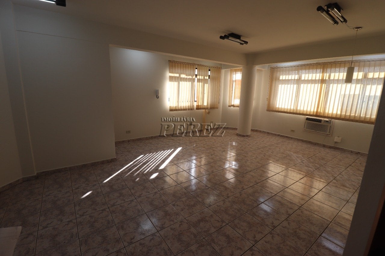 Sala comercial para alugar no Edifício Maria Renilda no centro de Londrina.