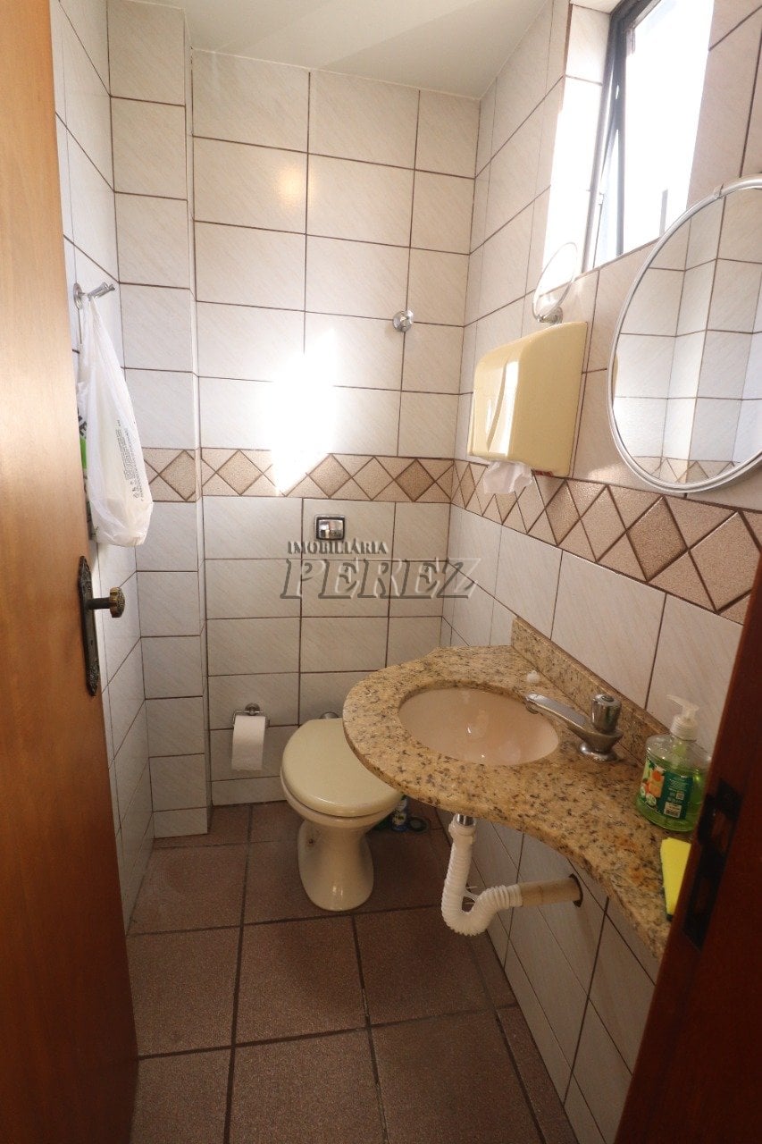 Sala comercial para alugar no Edifício Maria Renilda no centro de Londrina.