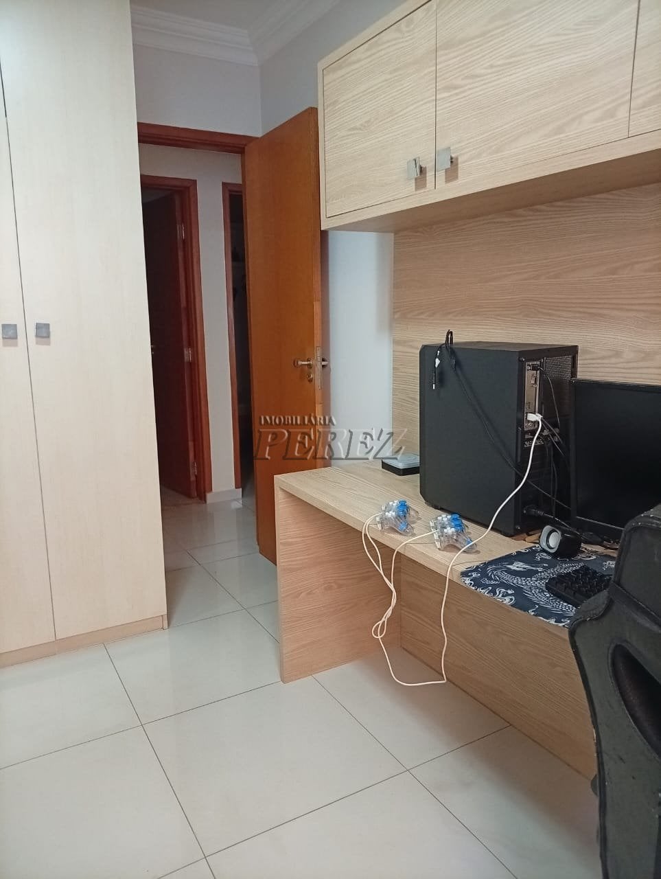 Apartamento à venda no Edifício Santarém no centro de Londrina