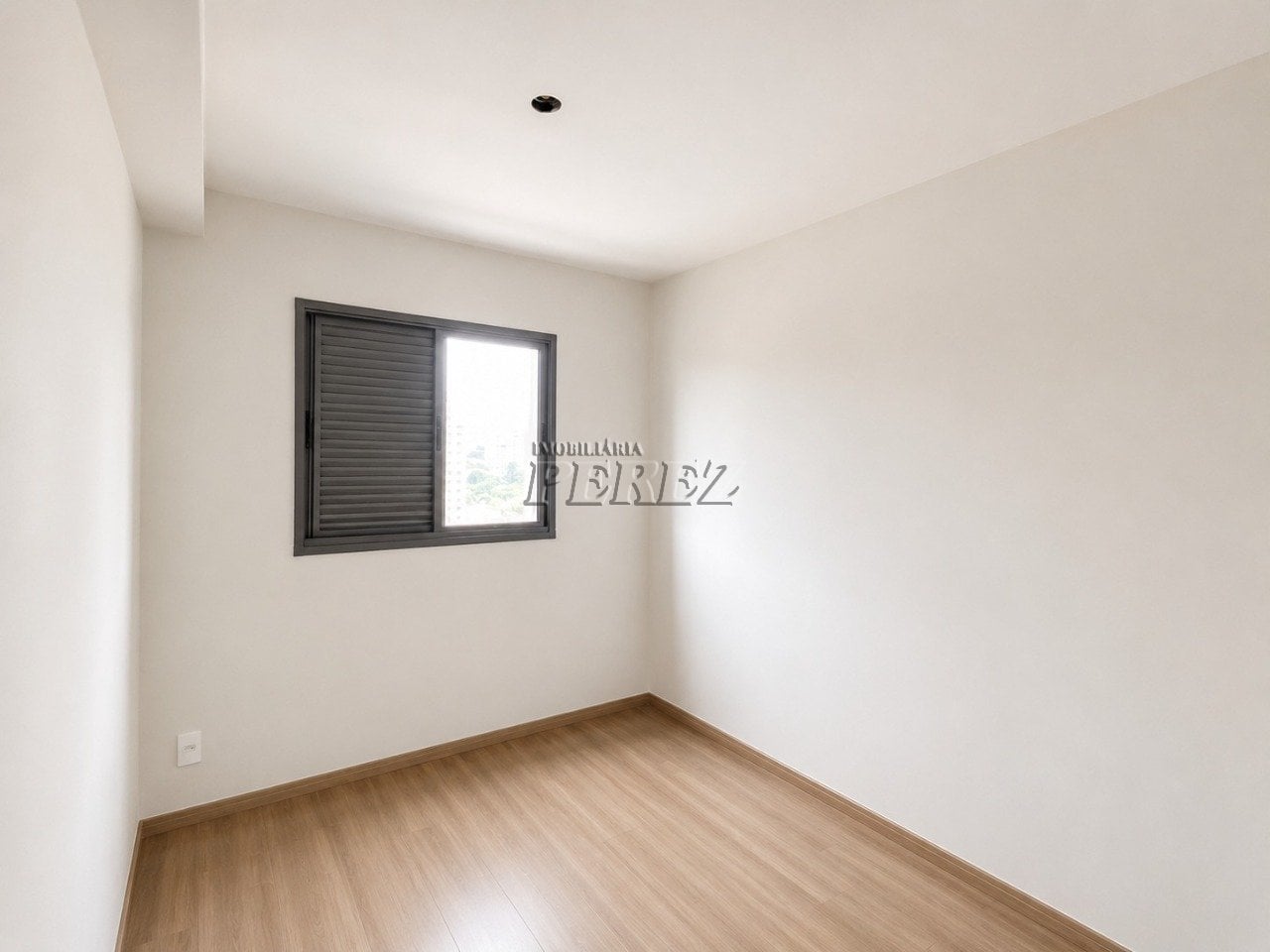 Apartamento à venda no Edifício Malibu na região sul de Londrina - Aurora