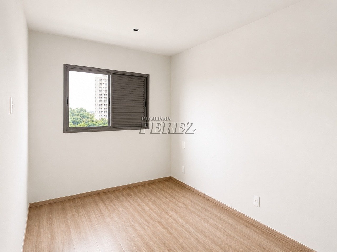 Apartamento à venda no Edifício Malibu na região sul de Londrina - Aurora