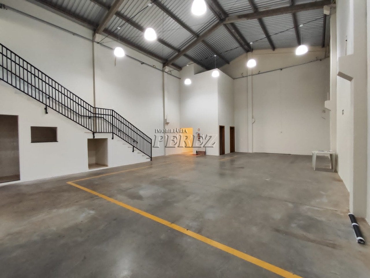 Galpão / Depósito / Armazém para alugar, 218m² - Jardim Belo Horizonte