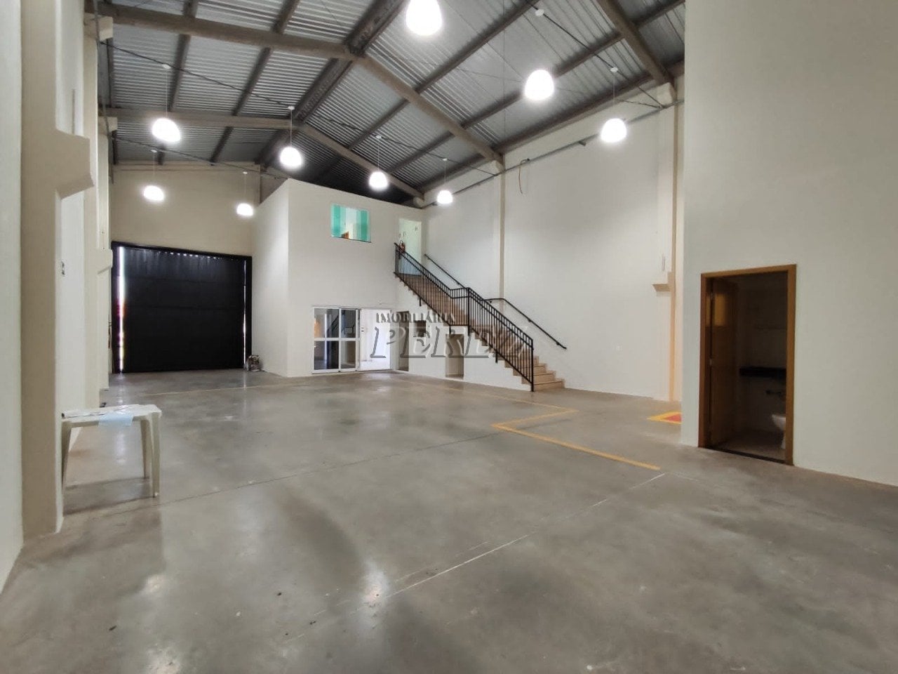 Galpão / Depósito / Armazém para alugar, 218m² - Jardim Belo Horizonte